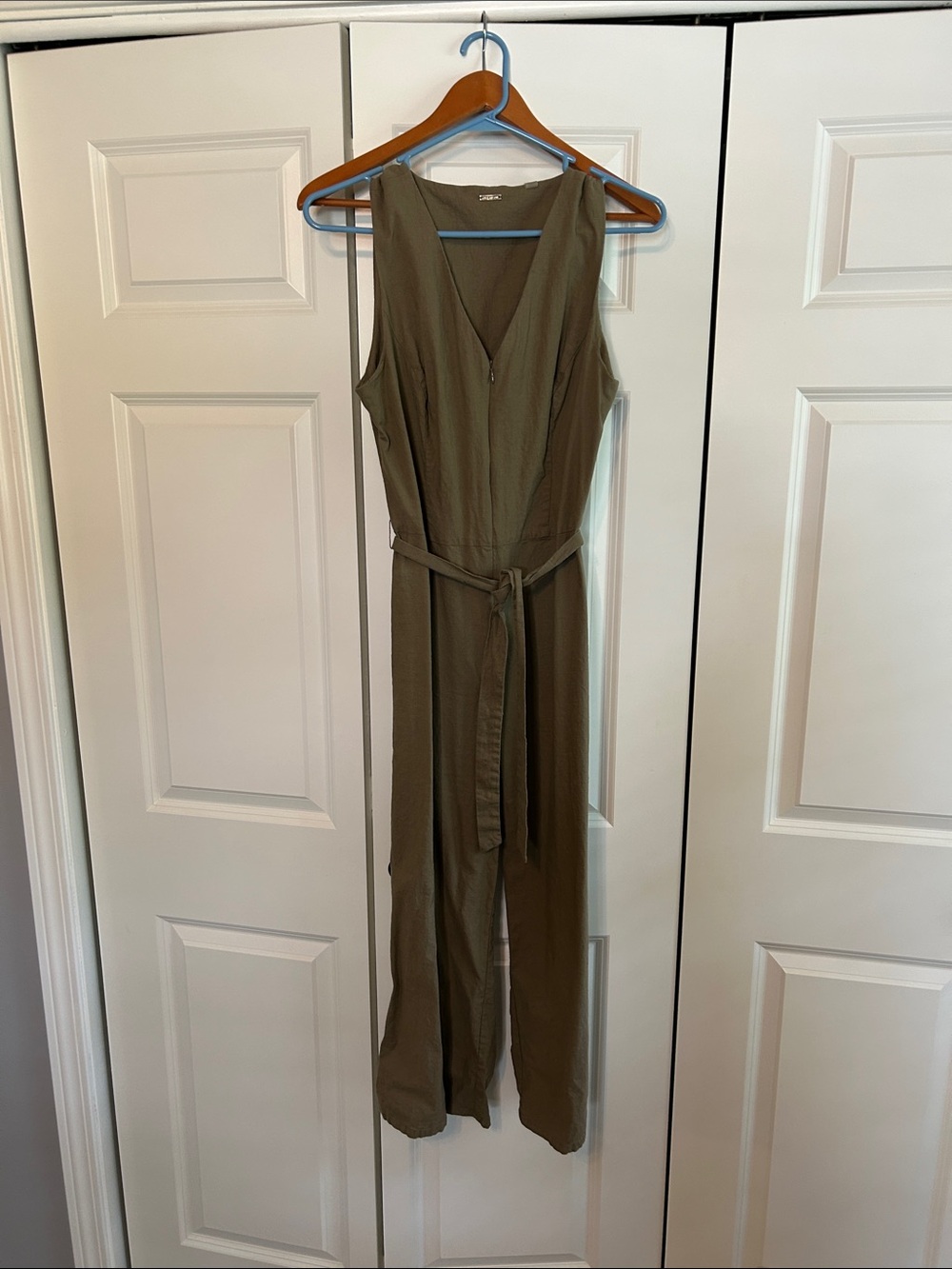 Sleeveless V-Neck Olive Jumpsuit with Waist Tie